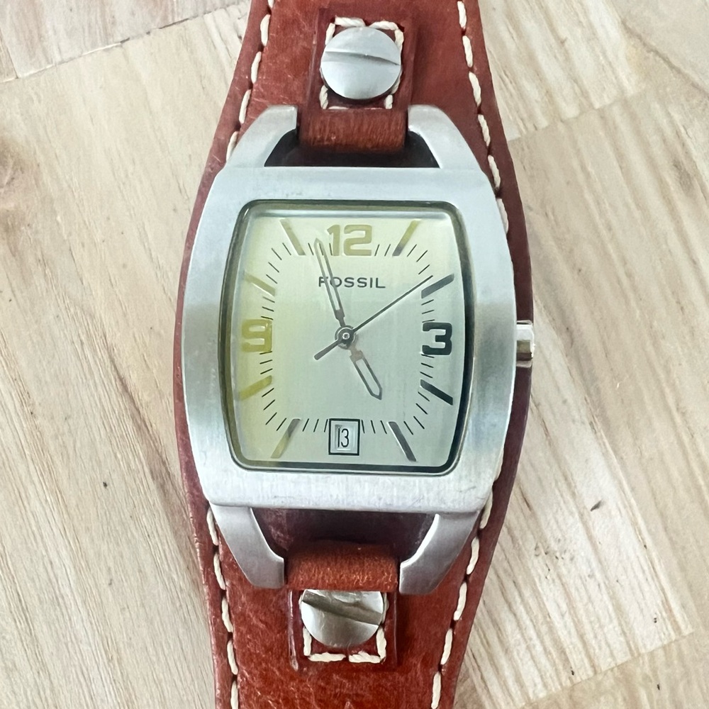Fossil ladies silver tone brown leather fashion watch NEW BATTERY